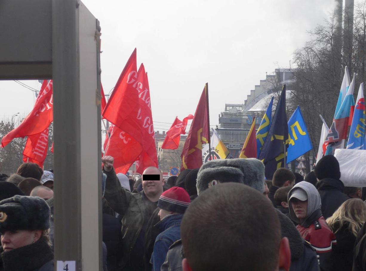 Витязь, стоит на охране митинга славянского союза